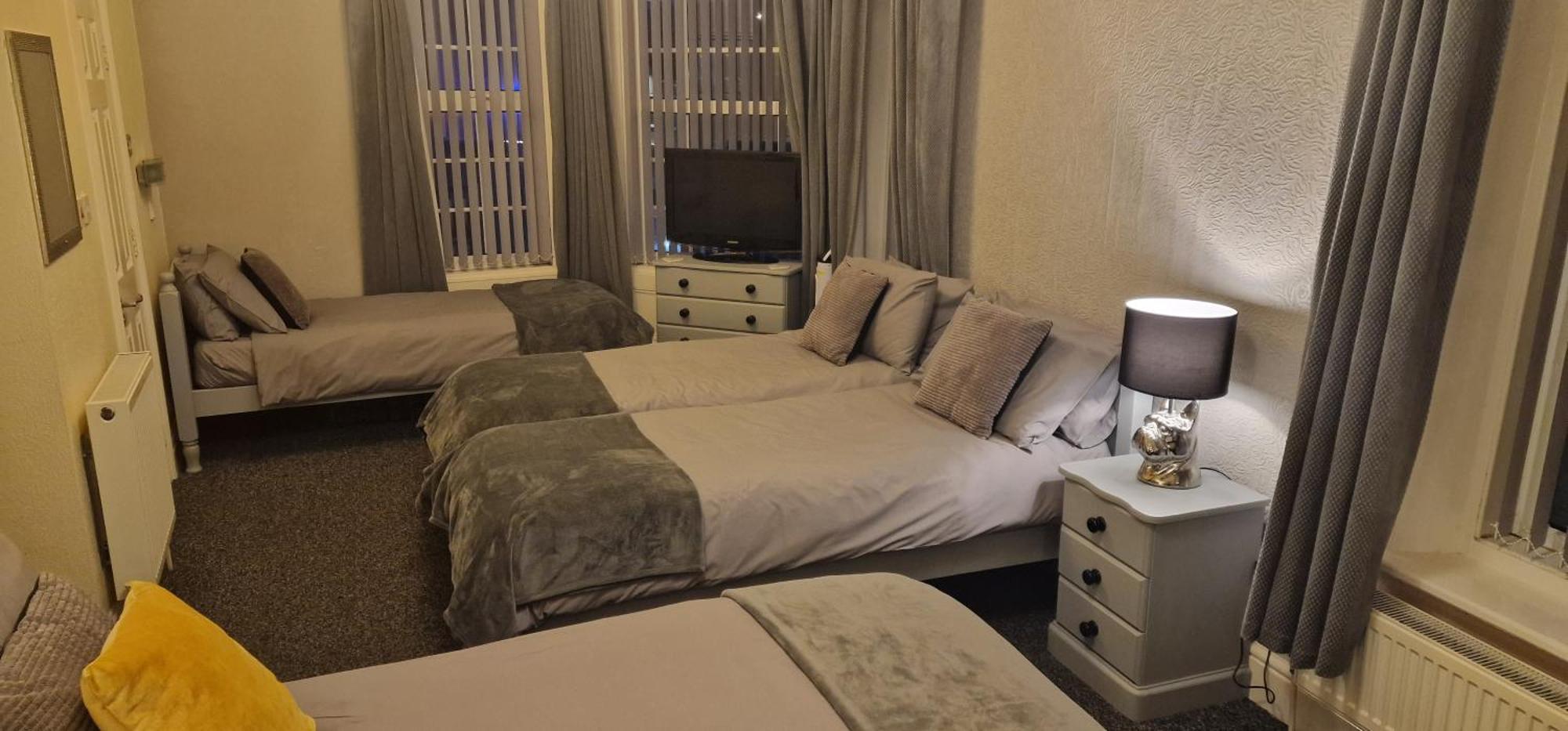 Hawthorn House Гостевой дом Блэкпул