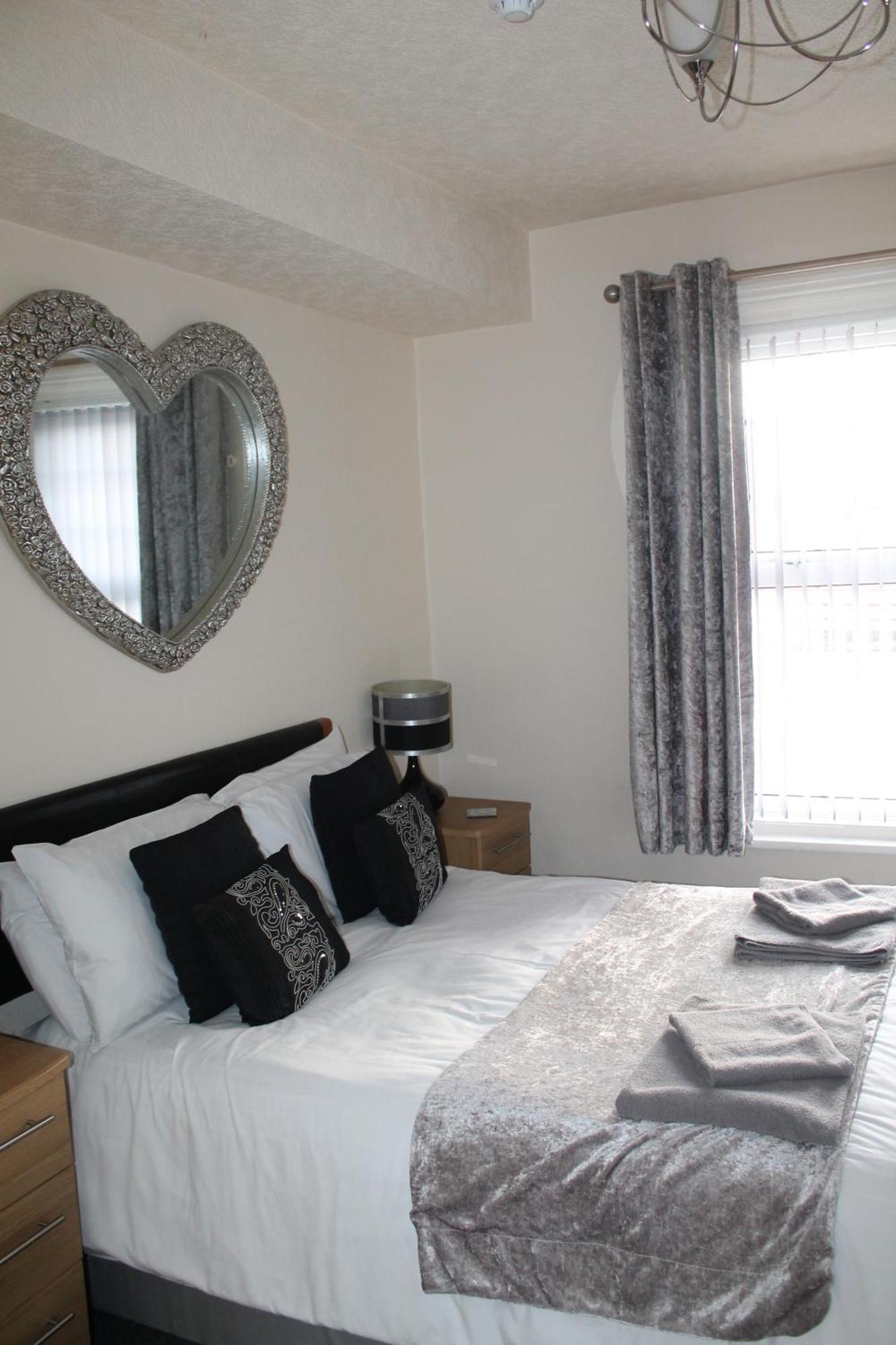 Hawthorn House Гостевой дом Блэкпул